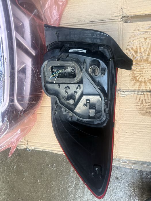 Vand stop stanga Dacia Logan 2013/2016