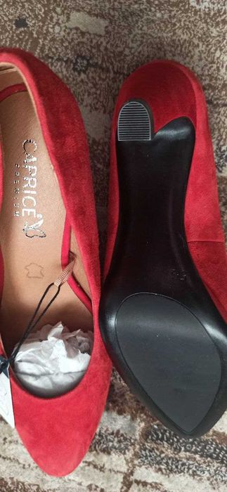 Продам женскую обувь