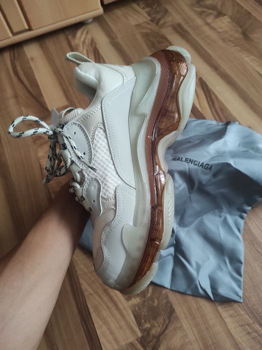 Balenciaga triple s capucino