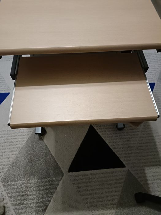 Vând birou +scaun birou