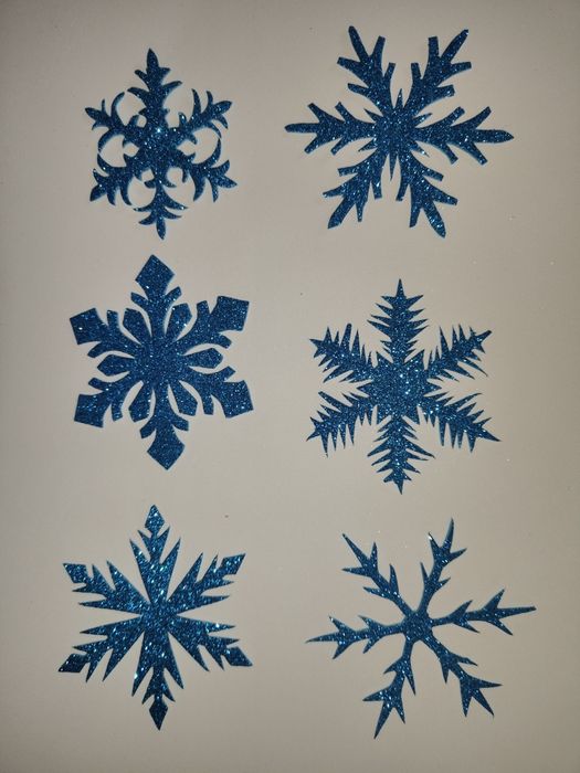 Снежинки большие и маленькие