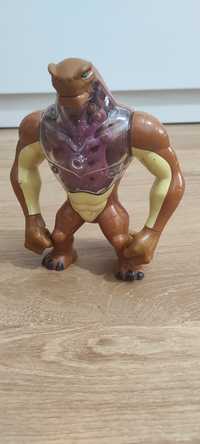 Vând figurina Ben 10