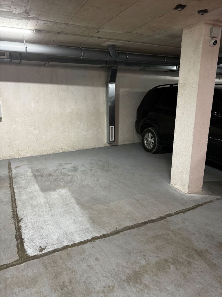 Дава се под наем Гараж / Паркомясто в Варна, Общината - 13 кв.м за 127.5 € - Снимка #1