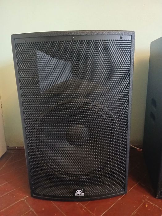 2 boxe de putere mare