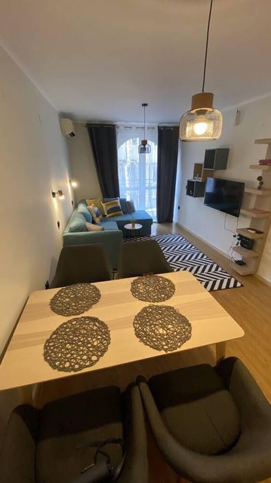 Дава се под наем Двустаен апартамент в Бургас, Център - 70 кв.м за 510 € - Снимка #2