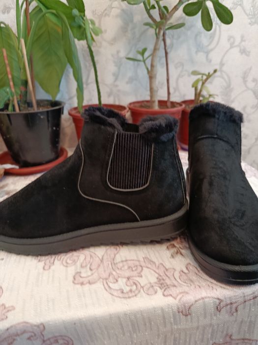 Продам угги новые