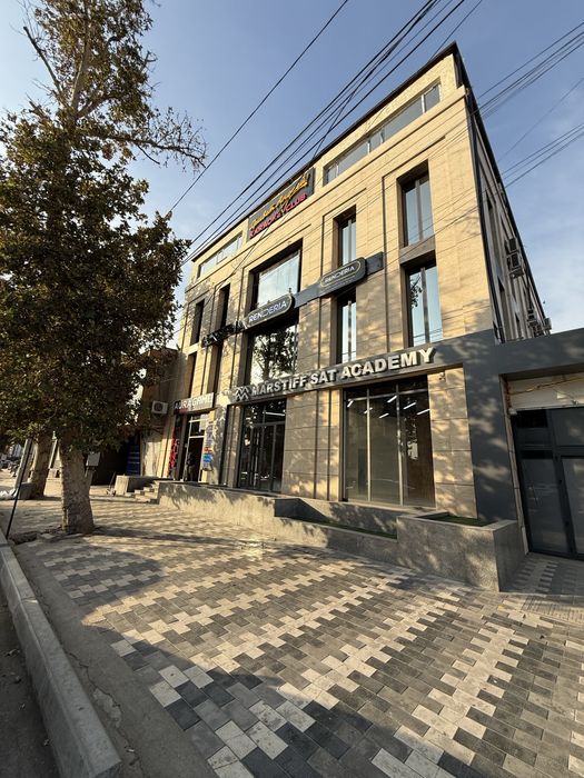 Вдоль центральной дороги сдается коммерческое помещение