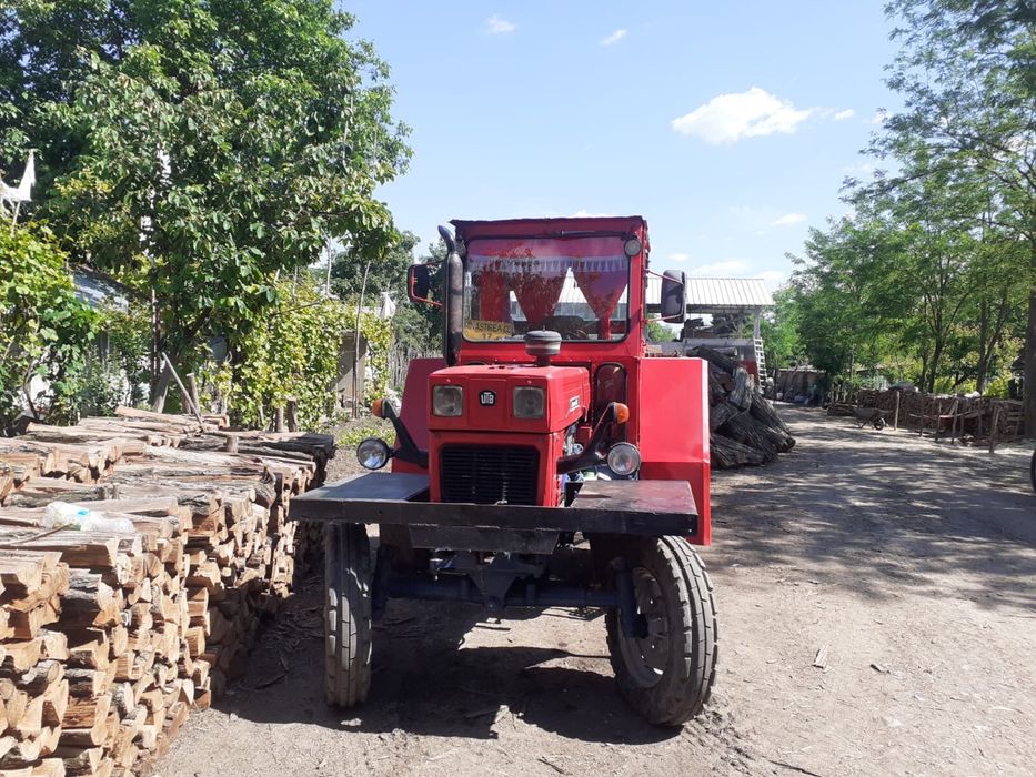 Tractor Universal 650 UTB/ Perfect functional, reconditionat complet.