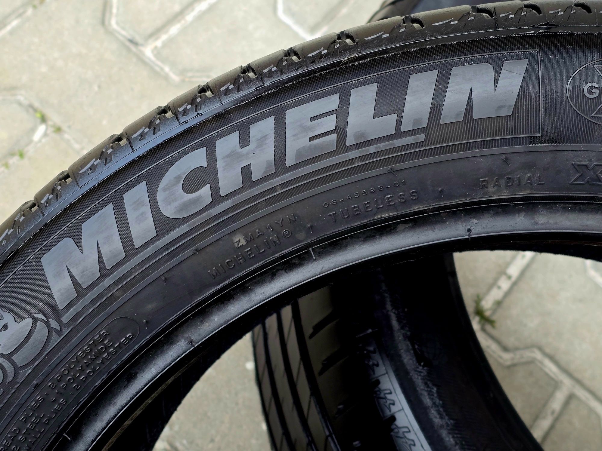 235 50 19 Michelin
