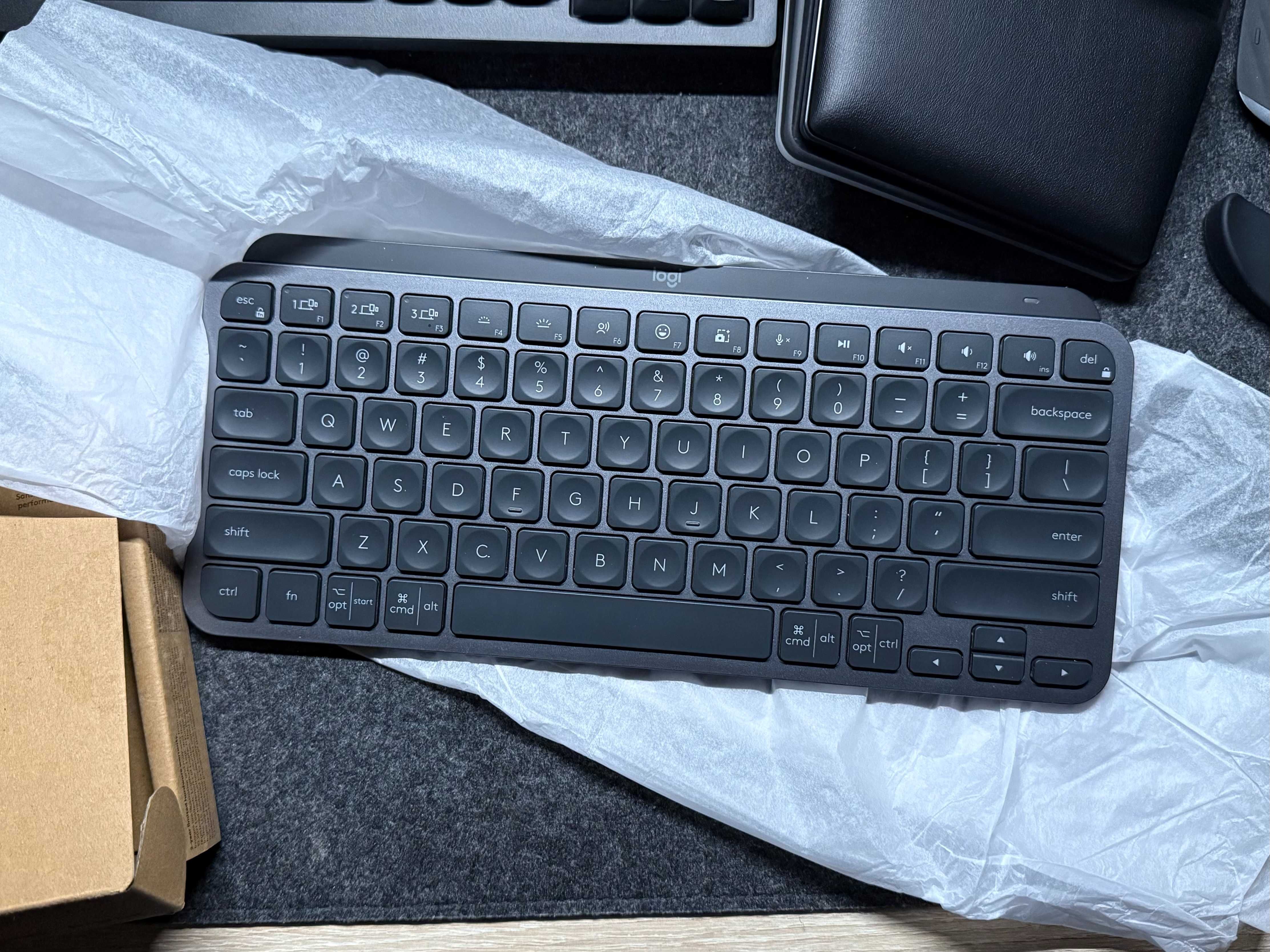 Продаю клавиатуру Logitech MX Keys Mini