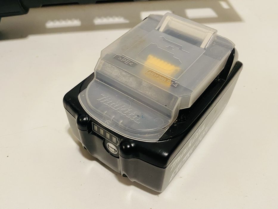 Makita pistol de silicon