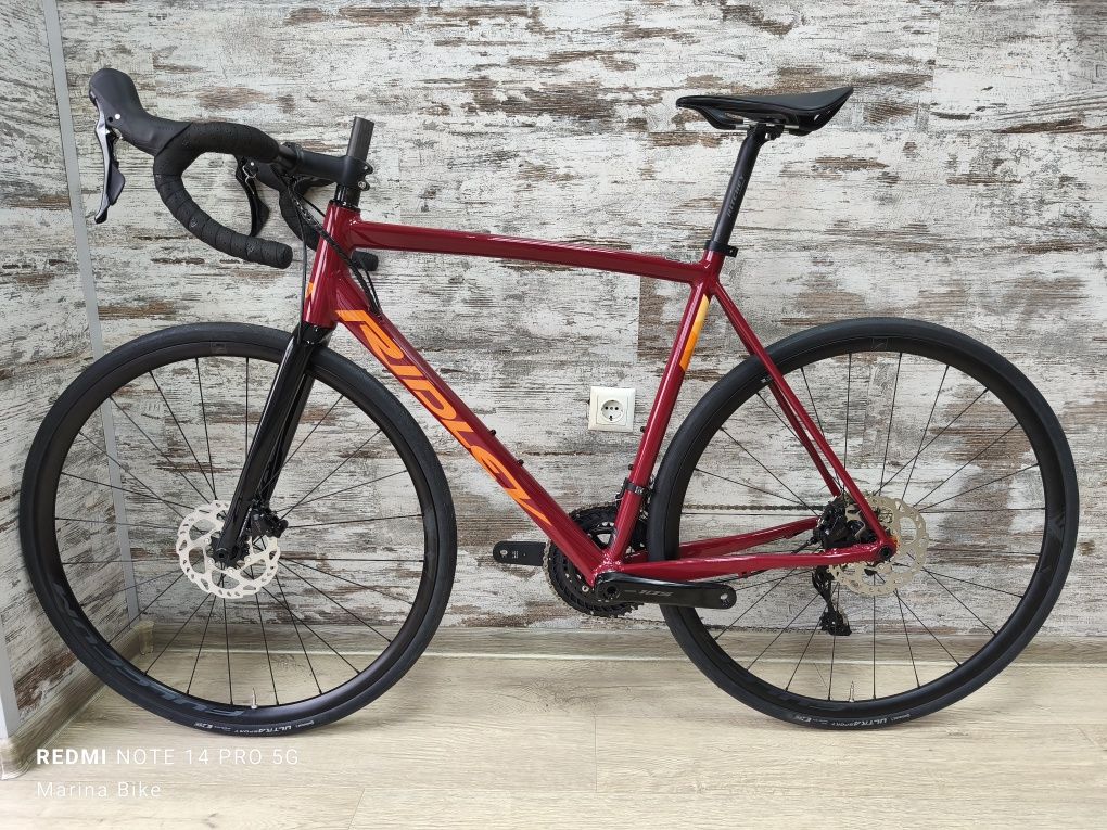 НОВ алуминиев шосеен велосипед Ridley Fenix SLA Disc 105 12 Fulcrum