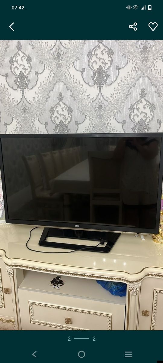 LG телевизор.105х60 см