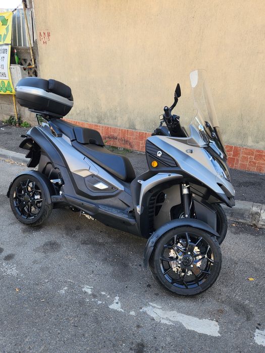 Maxi scuter Qooder quadro , piaggio mp3, yamaha tricity , categoria B