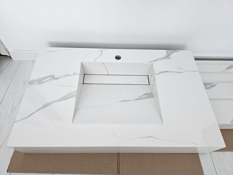 Кварцова мивка за баня с плот