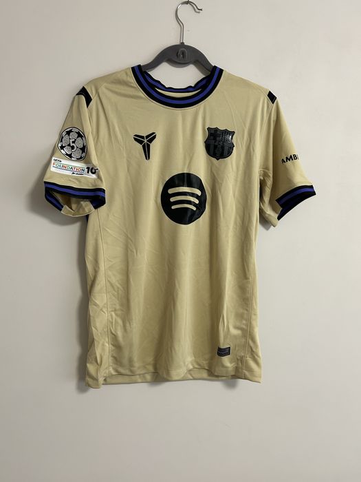 Liverpool,Barcelona home kit