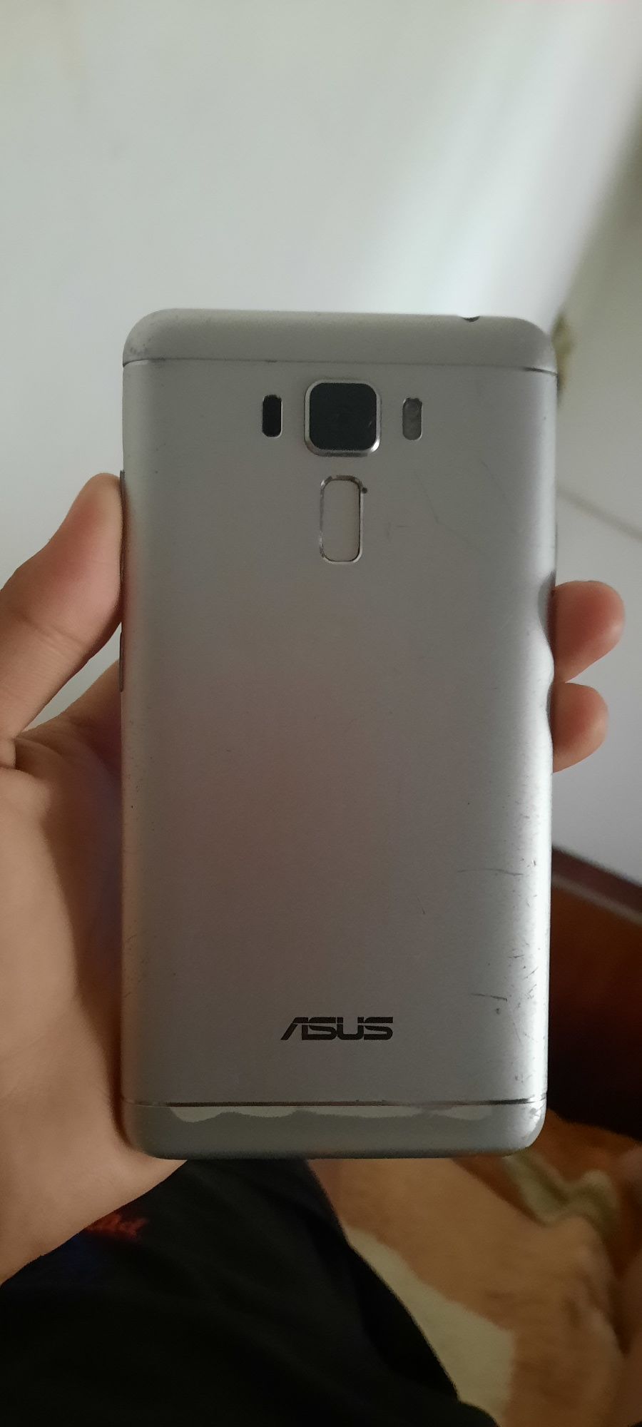 Asus ishlatlgan zaryatchik joyda muamo bor lekn zaryad olad