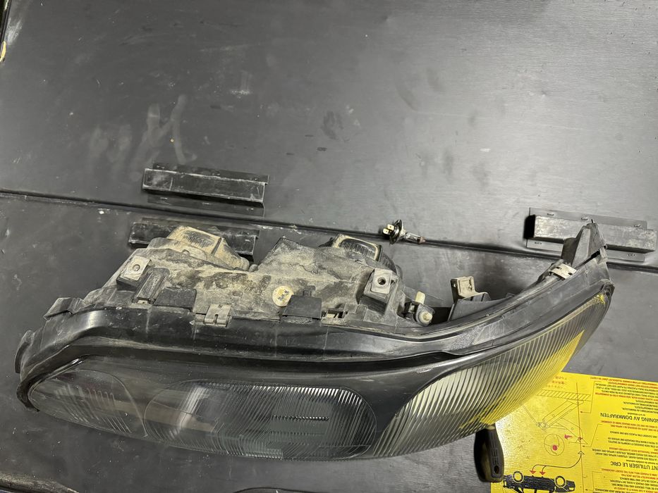 Фар за Volvo S60 десен