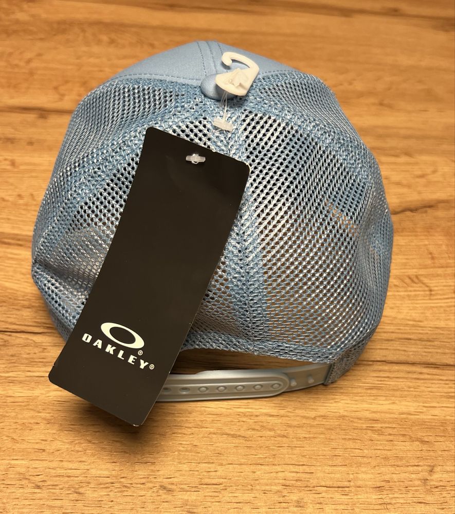 Шапка с козирка Oakley