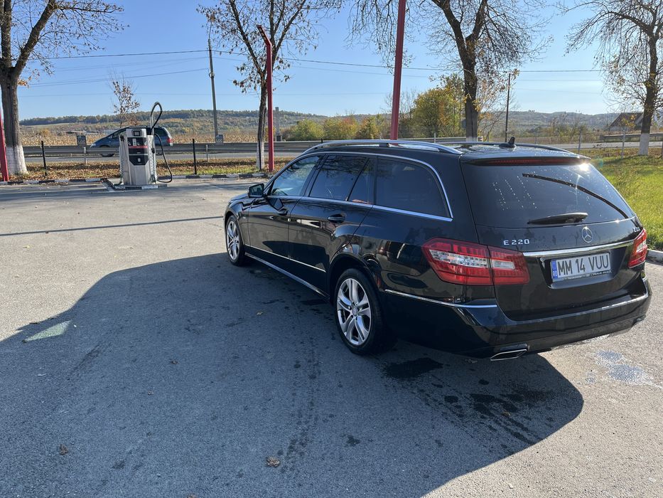 Vând  Mercedes E class