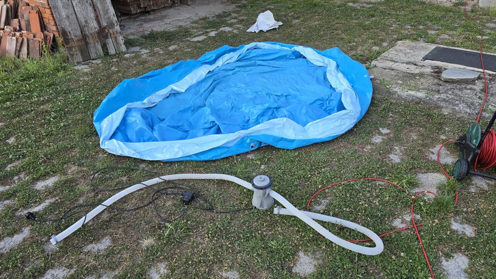 Piscina Best cu pompa recirculare si prelată.
