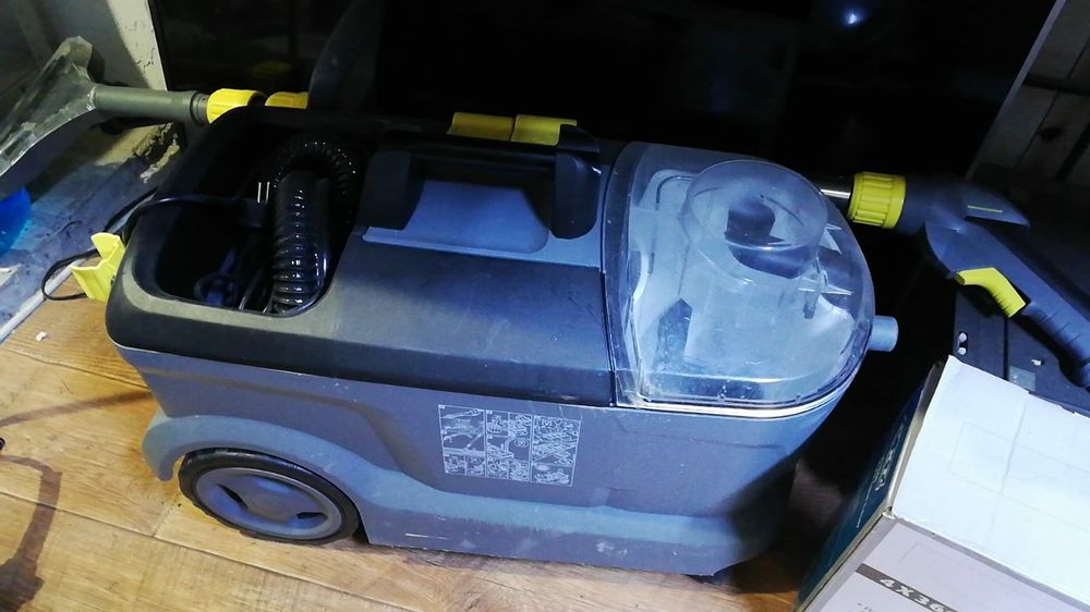 Продам моющий пылесос Karcher