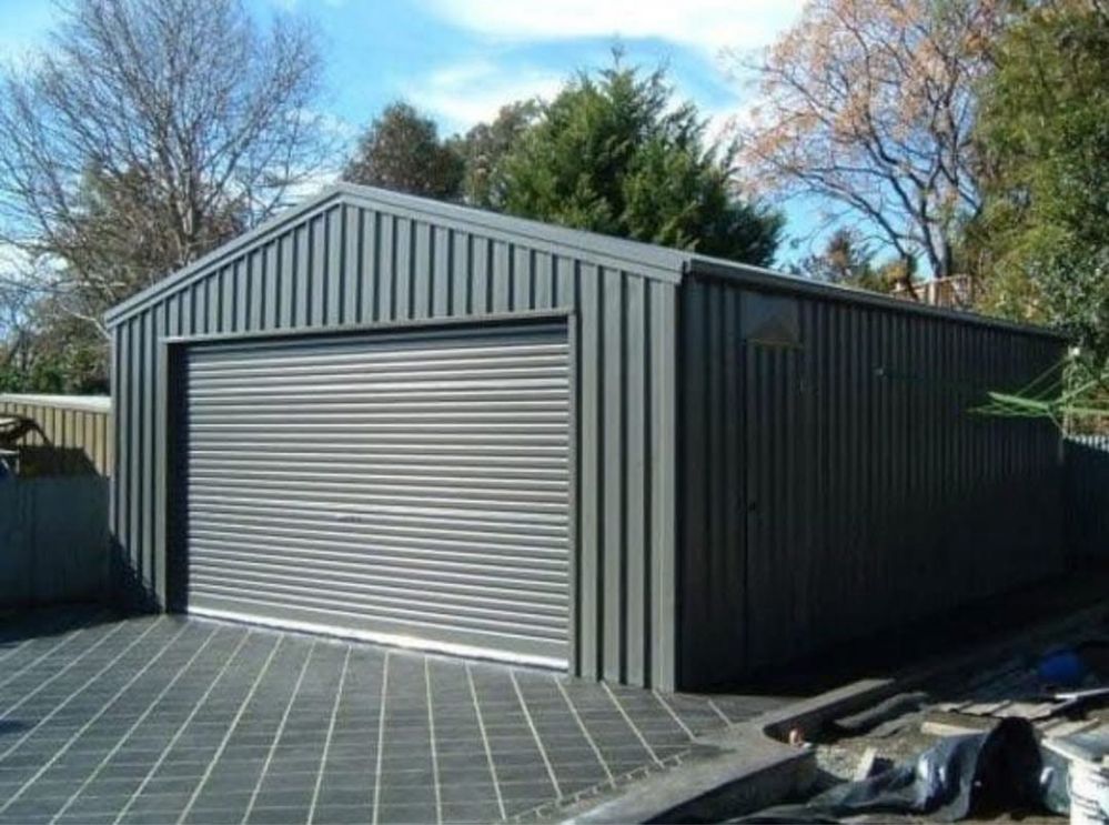 vand case pe structura metalica