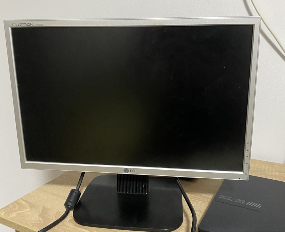 Vand Monitor 19” LG