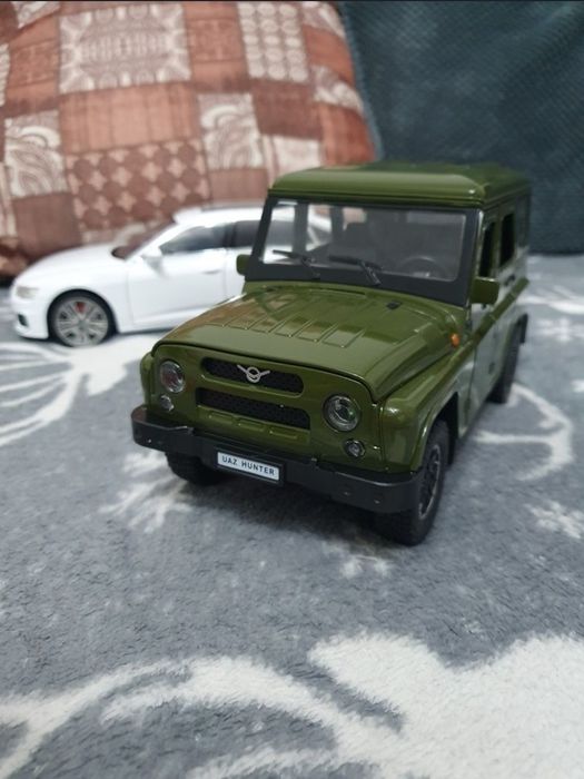 Macheta metalica UAZ Hunter scara 1:18 noua
