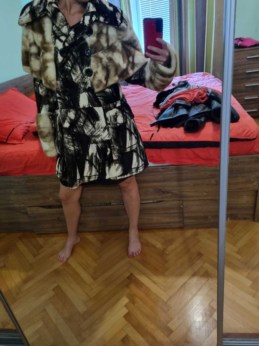 Дамско палто от естествен косъм - висок клас. Цената му е 700лв.