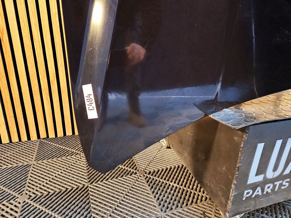 Lamborghini URUS 2018/2025 4ML capotă perfectă neagră pelicula C484