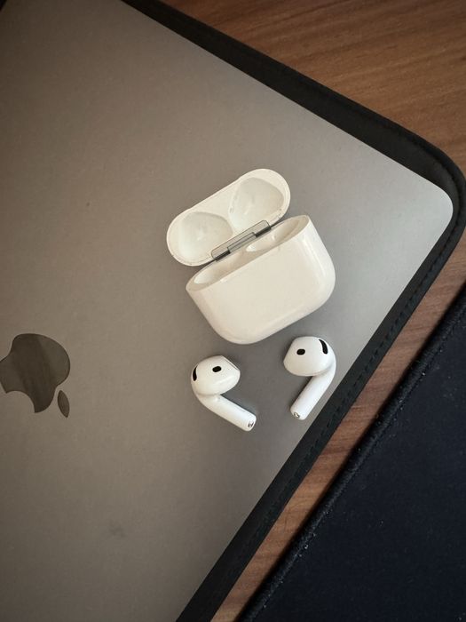 Airpods 4 в идеальном состряние
