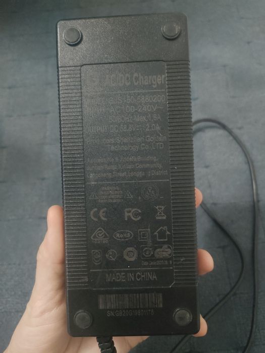 Vând încărcător Sh trotineta