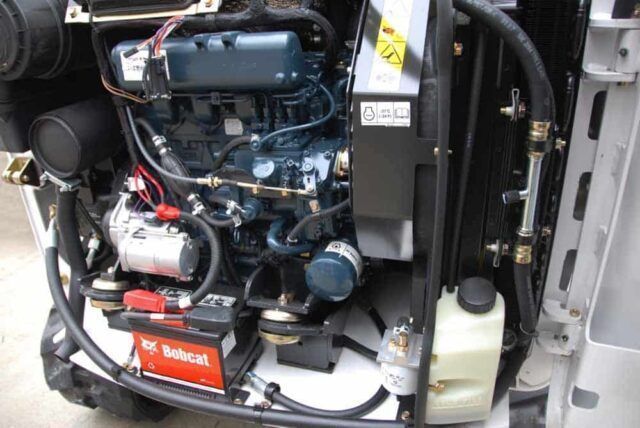 motor bobcat e17