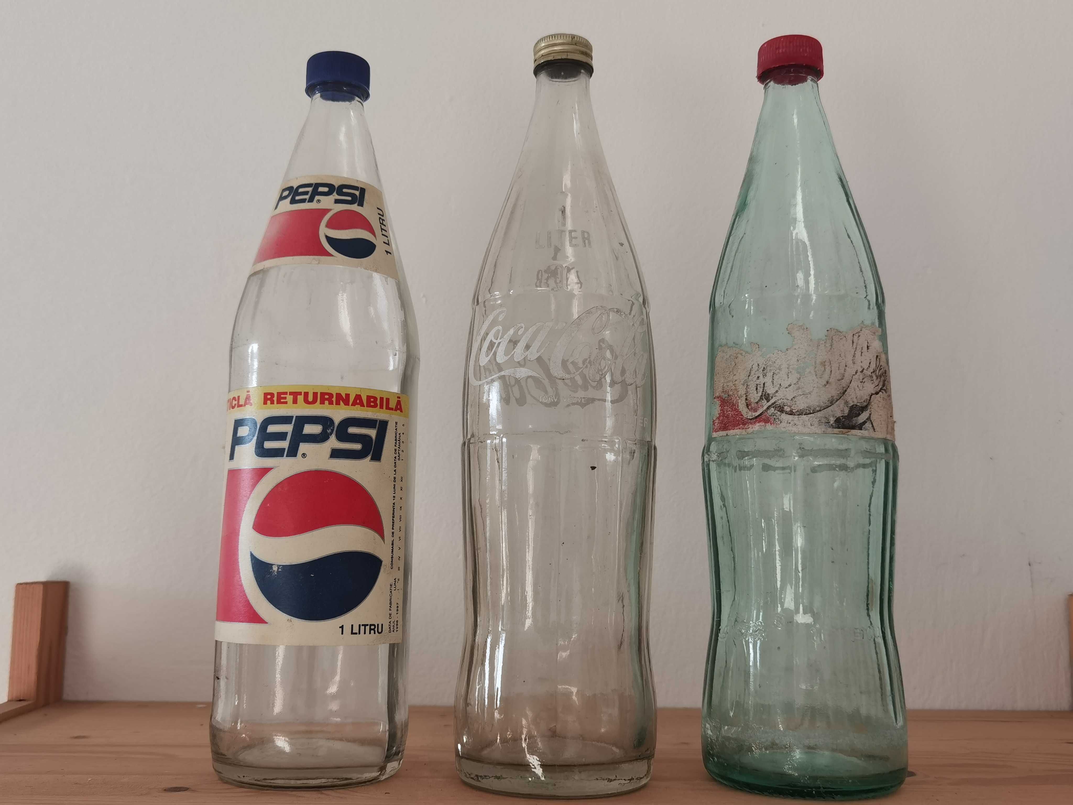 Sticle vechi de suc: Pepsi, Coca Cola. Lazi de suc.