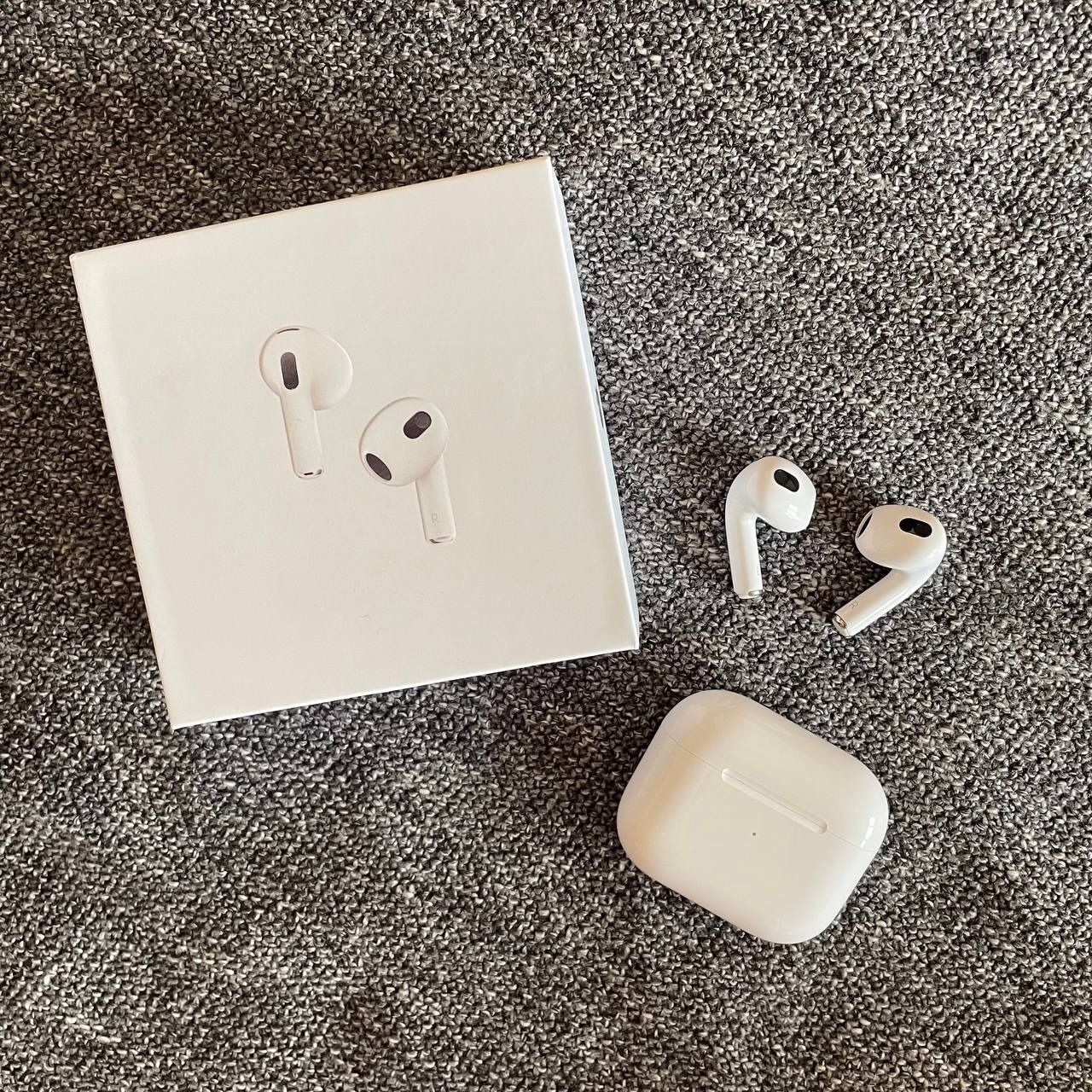 Безжични слушалки Apple Airpods 3 като нови