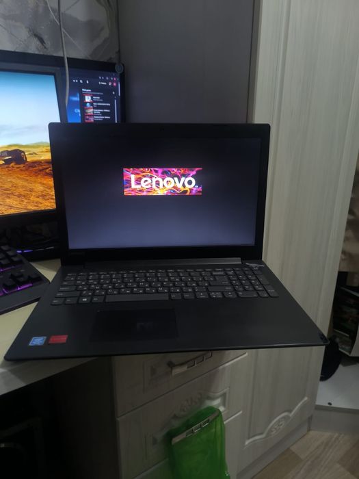 Ноутбук  LENOVO