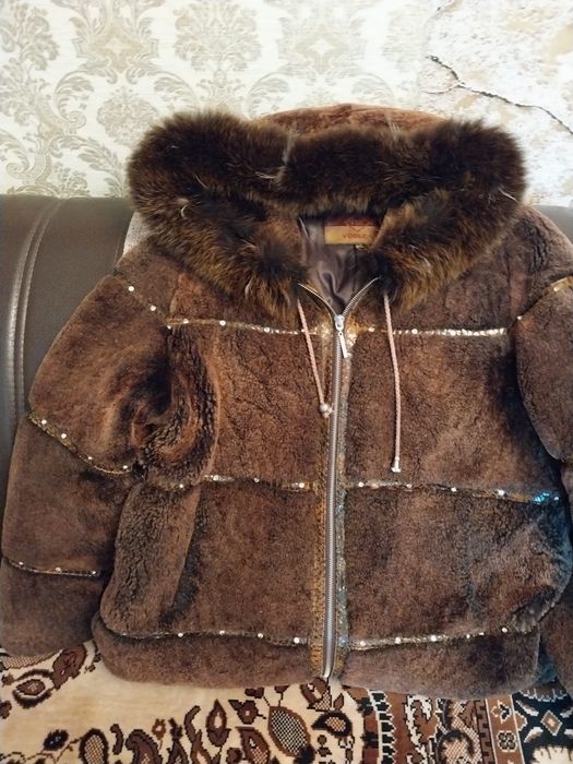 Продам шубу в хорошем состоянии. Возможен торг.