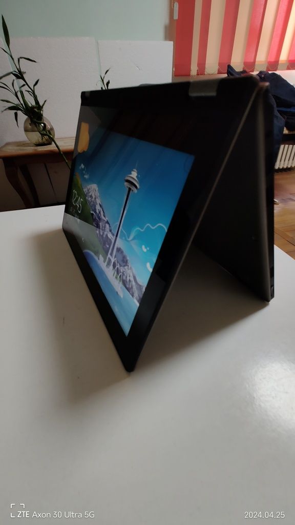 Vând laptop Lenovo yoga