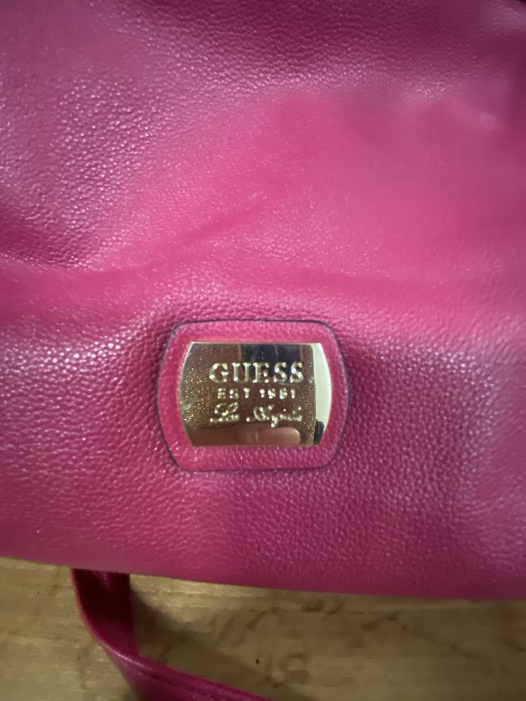 Дамска чанта GUESS