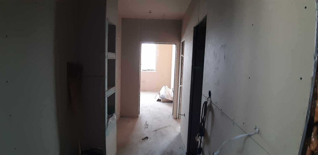 Продава се Четиристаен апартамент в Търговище, Запад 2 - 100 кв.м за 898 €/кв.м - Снимка #3