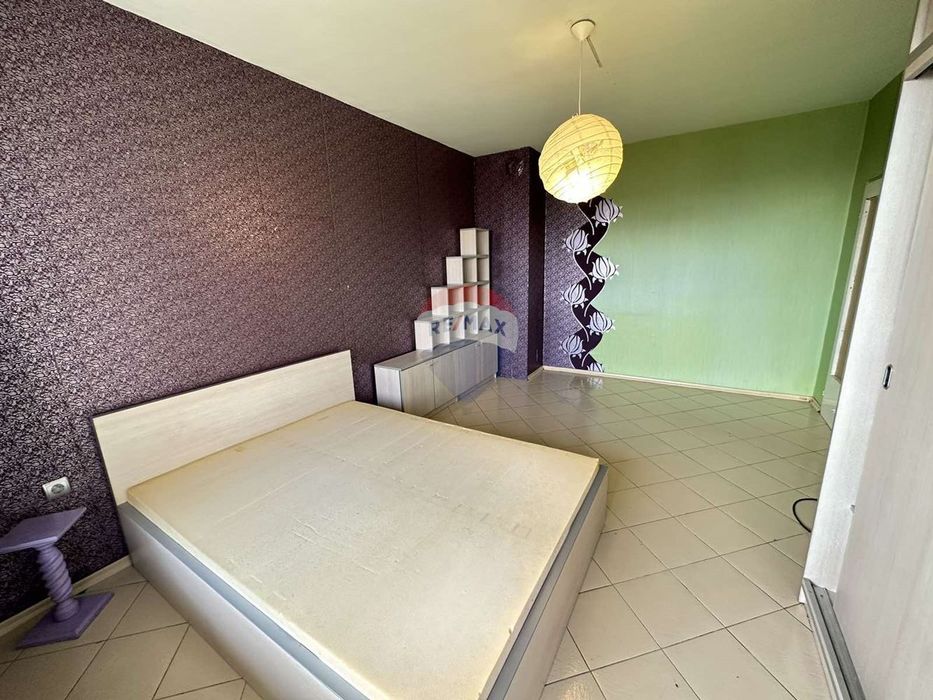 Продава се Тристаен апартамент в Варна, Цветен квартал - 87 кв.м за 1897 €/кв.м - Снимка #2