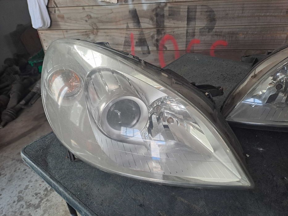 Far Stanga dreapta Faruri Mercedes B Class W245 cu lupa