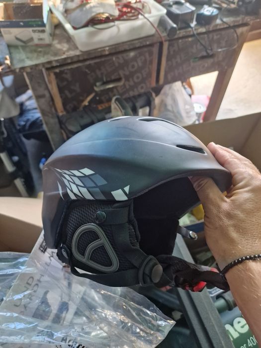 Каска и протектор гръб за ски спускане