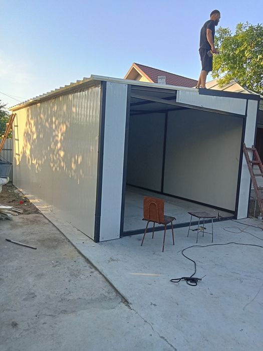 Vindem garaje cu uși acționate electric