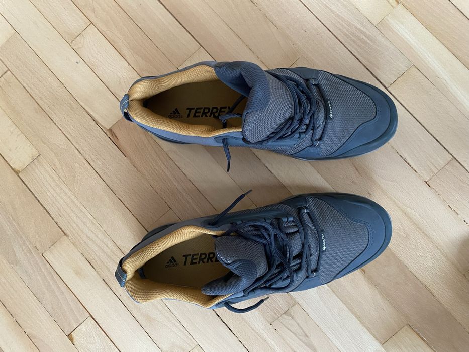 Маратонки “адидас” Continental