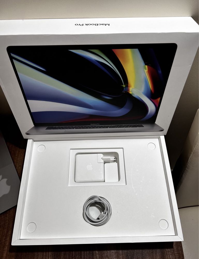 Mac book pro 16  512 gb