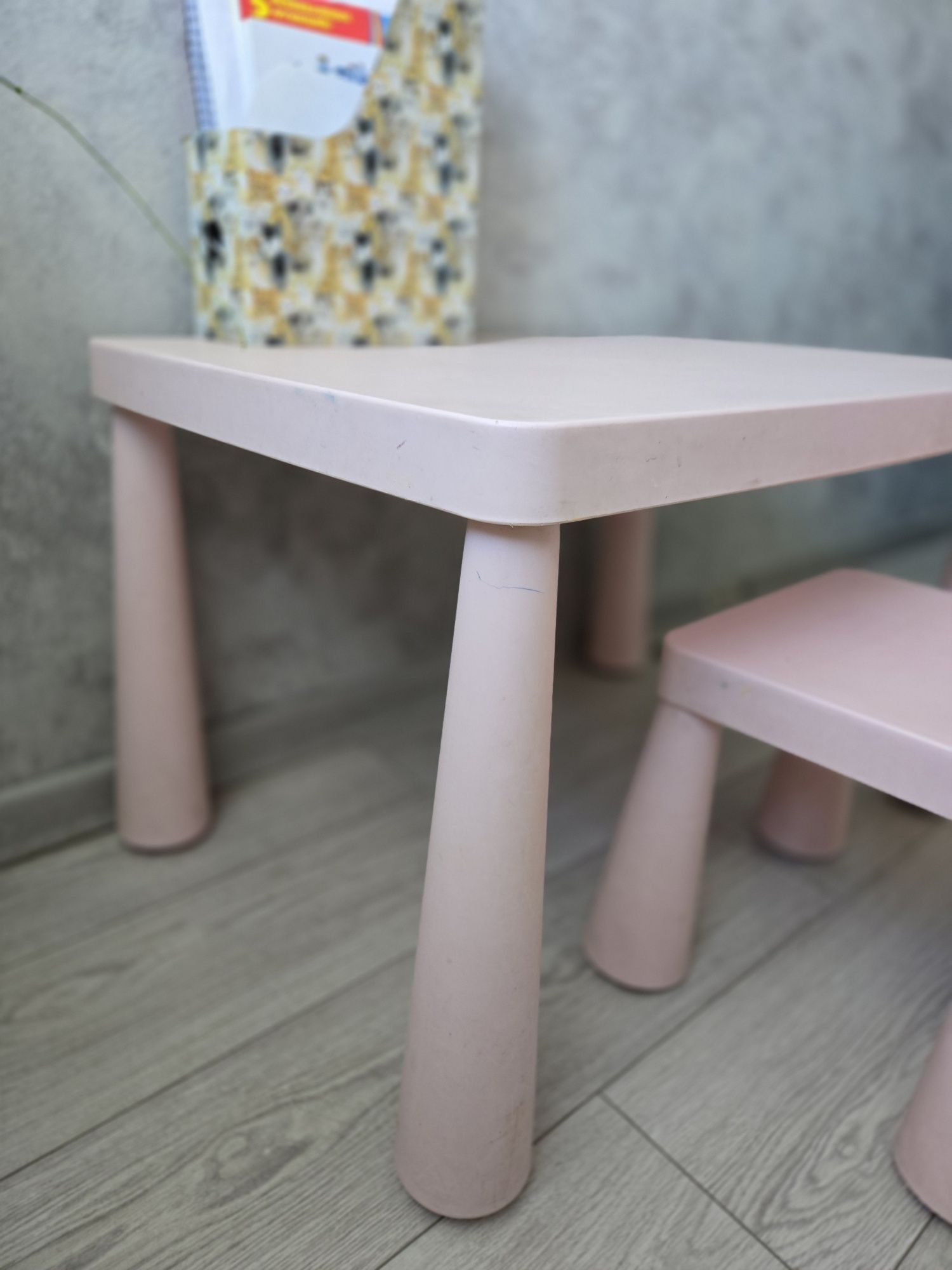 Продаётся детский стол со стулом IKEA