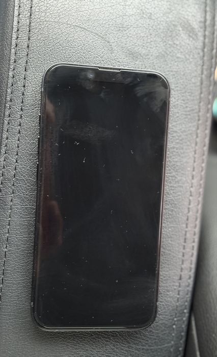 Vând Iphone16e cu 22 luni garanție