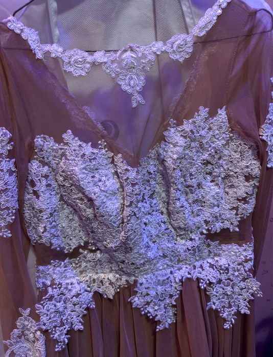 Vand rochie nude cu dantela alba